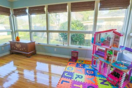 Oak Tree Manor - image 7