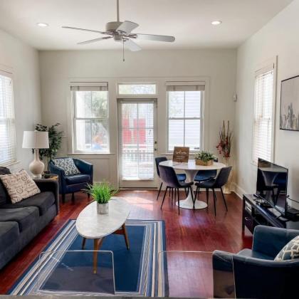 Entire 3BD2.5BA Luxury Home 2 blocks from King St Charleston