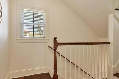Entire 3BD/2.5BA Luxury Home 2 blocks from King St - image 18