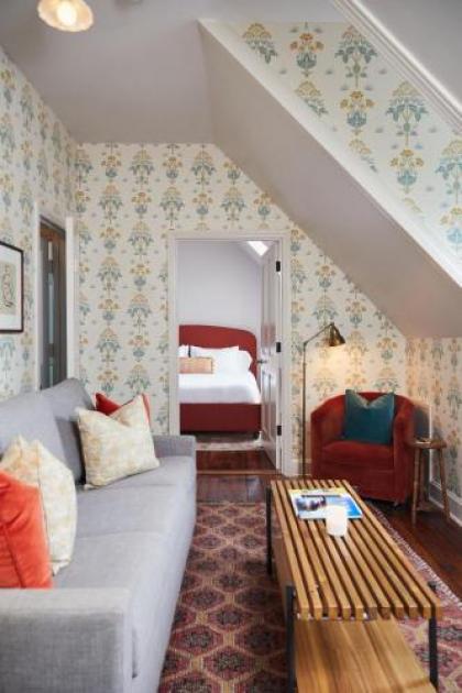 Post House Inn - image 2