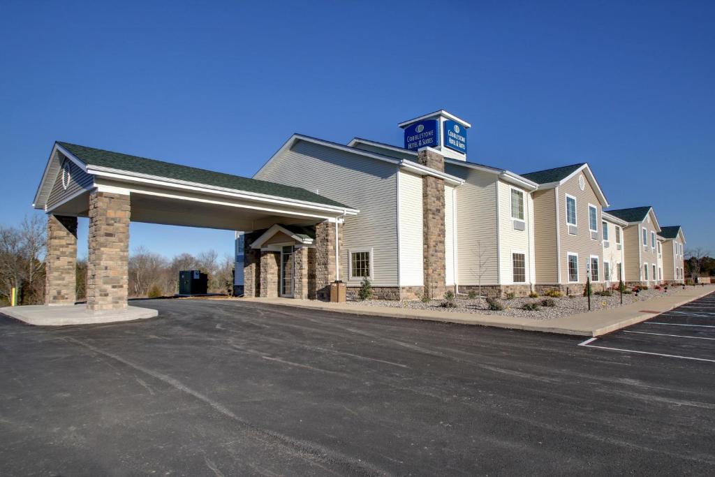 Cobblestone Hotel & Suites - Charlestown - main image