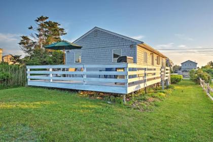 Quaint Coastal Cottage with Patio - Walk to Beach! - image 9