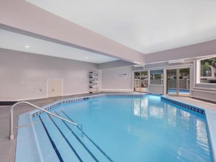 201 Pointes North Inn - image 3
