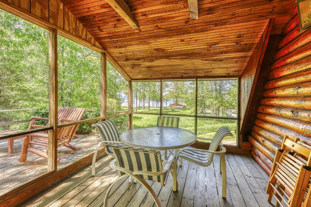 2 Bed 2 Bath Vacation home in Charlotte - image 7