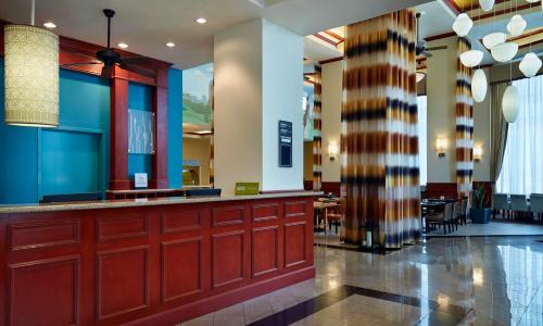 Hilton Garden Inn Charlotte Uptown - image 3