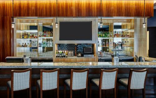 DoubleTree by Hilton Charlotte Gateway Village - image 4