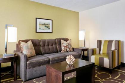 DoubleTree by Hilton Charlotte Gateway Village - image 5