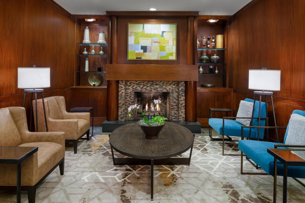 DoubleTree Suites by Hilton Charlotte/SouthPark - image 5