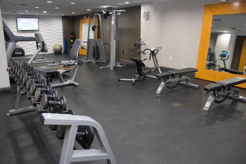 Hilton Charlotte University Place - image 2