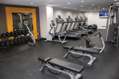 Hilton Charlotte University Place - image 3