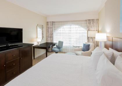 Hampton Inn & Suites-South Park at Phillips Place - image 21