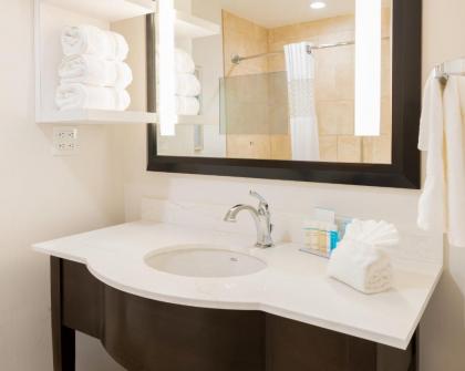 Hampton Inn & Suites-South Park at Phillips Place - image 22