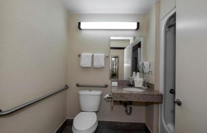 Red Roof Inn Charlotte - University - image 17