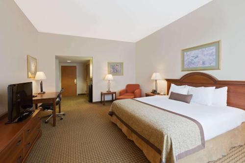 Wingate by Wyndham Charlotte Airport - image 2