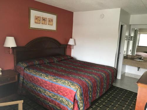 Royal Inn - image 5