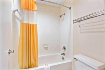 Days Inn by Wyndham Charlotte Northlake - image 3