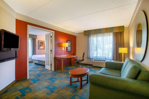 La Quinta by Wyndham Charlotte Airport South - image 4