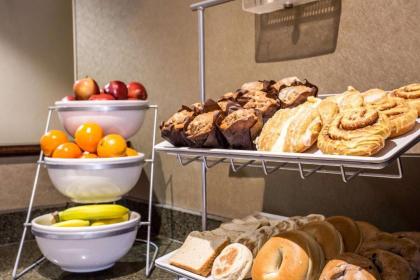 Comfort Suites Northlake - image 11