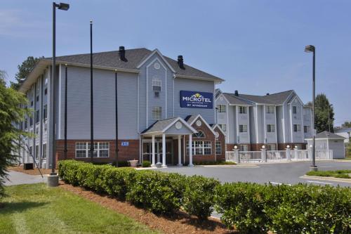 Microtel Inn & Suites by Wyndham Charlotte/Northlake - image 2