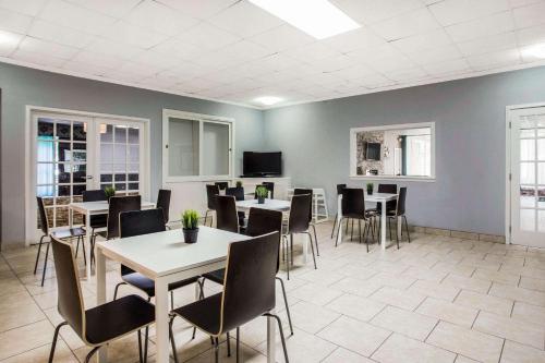 Quality Inn & Suites University Area - image 2