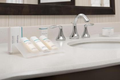 Hilton Garden Inn Charlotte Airport - image 1