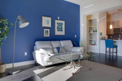 Uptown 1 BR Apt with Balcony by Frontdesk - image 1