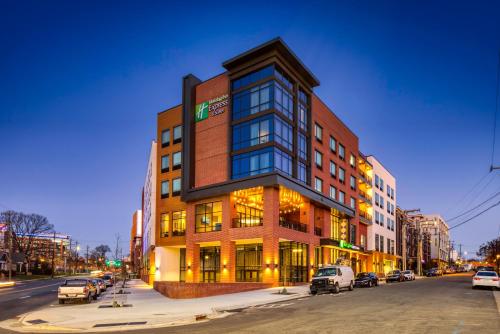 Holiday Inn Express & Suites - Charlotte - South End an IHG Hotel - main image