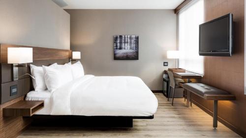 AC Hotel Charlotte SouthPark - image 3