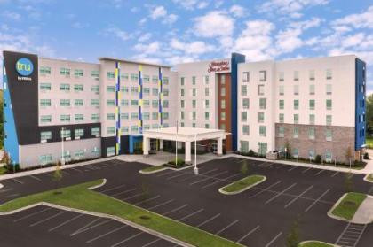 Tru by Hilton Charlotte Airport Lake Pointe - image 1