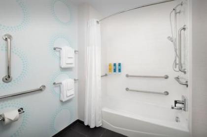 Tru By Hilton Charlotte Airport Lake Pointe - image 1