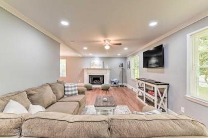 Charming Charlotte Getaway - 4 Mi to Uptown! - image 3
