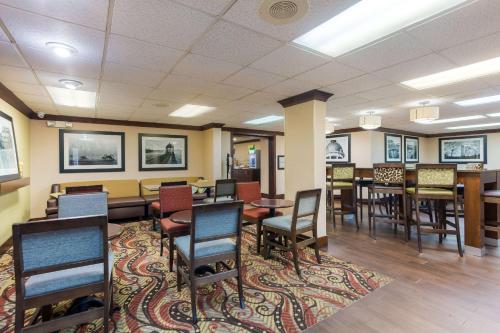 Quality Inn - Hamilton Place - image 3