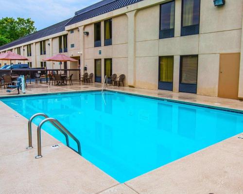 Clarion Inn near Lookout Mountain - image 4
