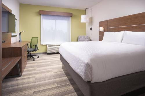 Holiday Inn Express Hotel & Suites Chattanooga Downtown an IHG Hotel - image 3