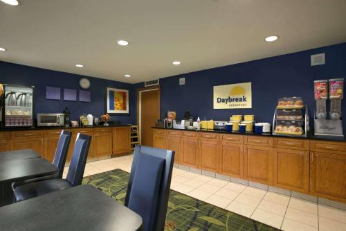 Days Inn by Wyndham Chattanooga/Hamilton Place - main image