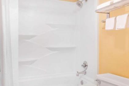 Travelodge by Wyndham Chattanooga/Hamilton Place - image 2