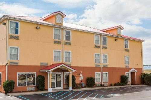 SureStay Plus Hotel by Best Western Chattanooga/ Hamilton Place - image 2