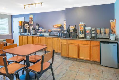 Microtel Inn by Wyndham Chattanooga Hamilton Place - image 4