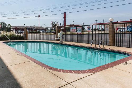 Comfort Inn & Suites Hamilton Place - main image