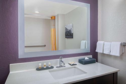 La Quinta by Wyndham Chattanooga - East Ridge - image 2