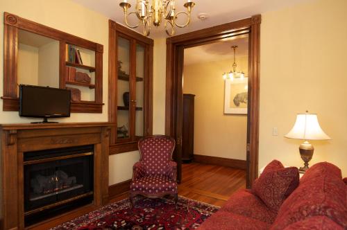 Bluff View Inn - image 4