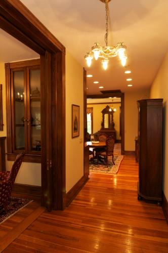 Bluff View Inn - image 5