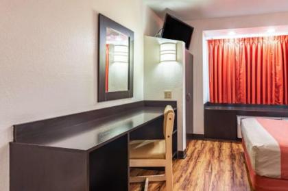 Motel 6 Chattanooga Downtown - image 3