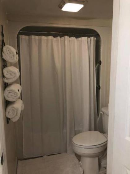 Check it out! 2 BR/ 1 B Apt very close to 1-24 - image 4
