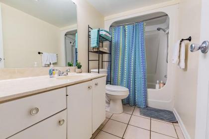 Apartment living 2 bed and bath - image 13