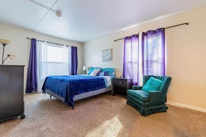 Apartment living 2 bed and bath - image 14