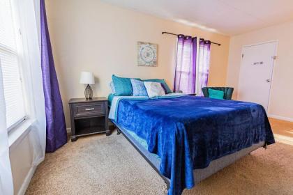 Apartment living 2 bed and bath - image 15