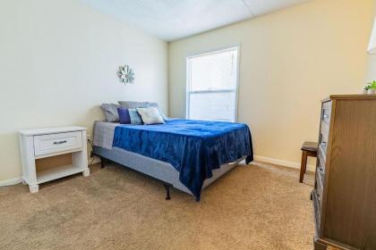 Apartment living 2 bed and bath - image 17