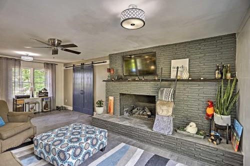 Family-Friendly Escape about 6 Mi to City Center! - image 5