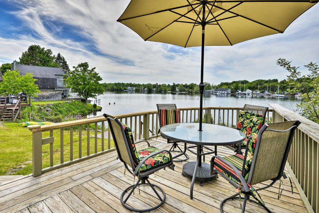 Family Cottage on Chaumont Bay Walk Downtown - main image